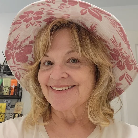 NWT Pink And White Floral Bucket Hat - Picture 9 of 9